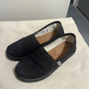 Toms Classic Black Canvas Slip-Ons